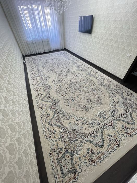 Продам б/у Ковер 3 м * 6 м