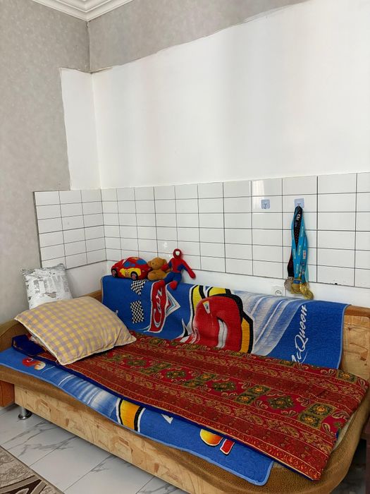 Продадим диван и трюмо