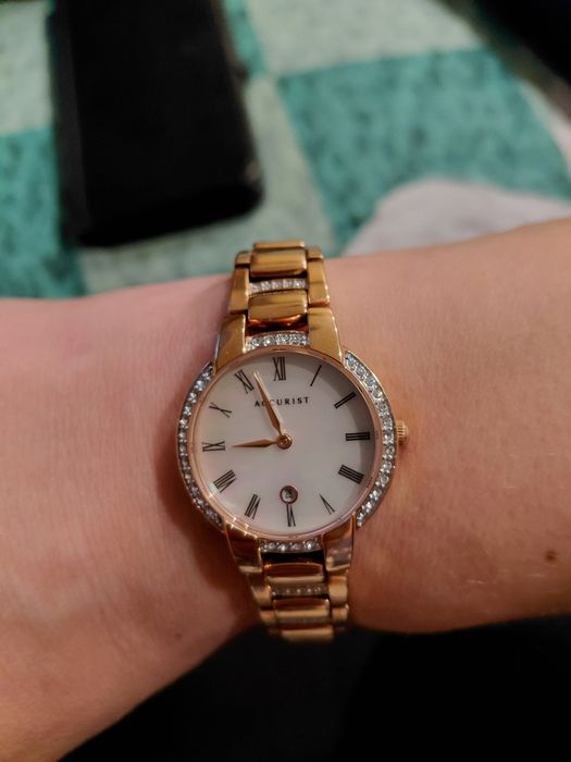 Нов ориг.дамски аналогов  часовник "Accurist signature""