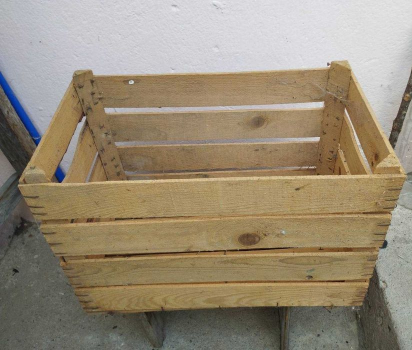 Продавам дървени ябълкови кафези
