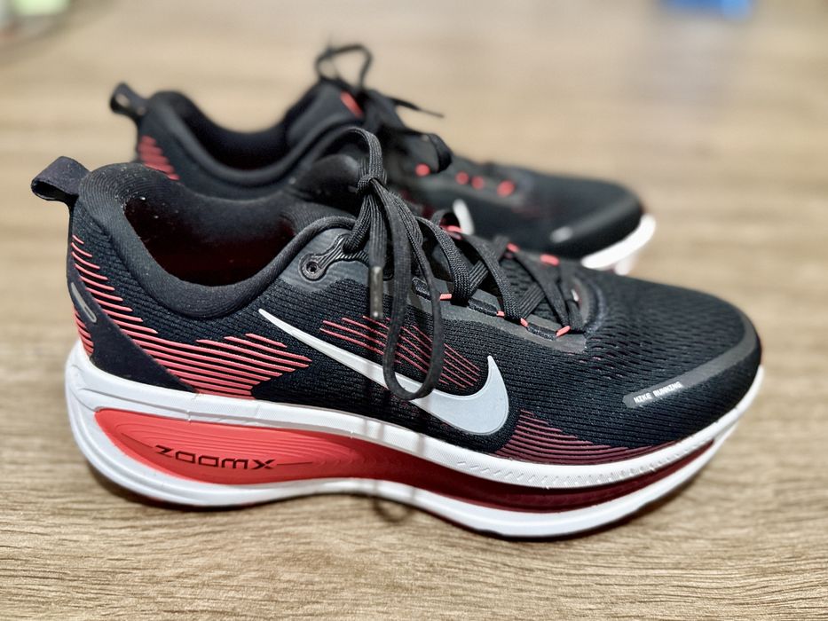 Оригинални мъжки обувки за бягане Nike Vomero 18 [Като нови] 43 номер