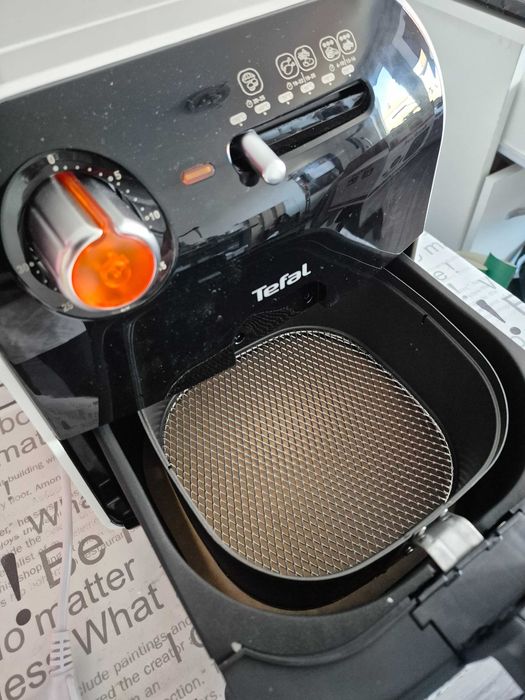 Фритюрник с горещ въздух Tefal