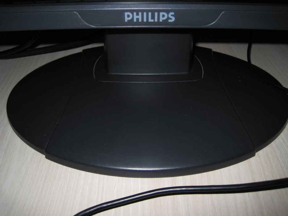 Монитор Philips 220WS8