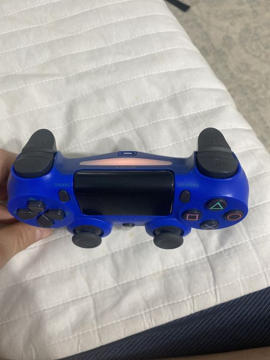 Продам джойстик Sony PlayStation DualShock 4