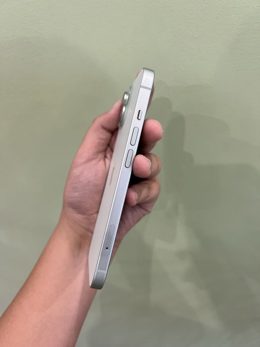 iPhone 15 , 128 GB, green, 11 калъфа