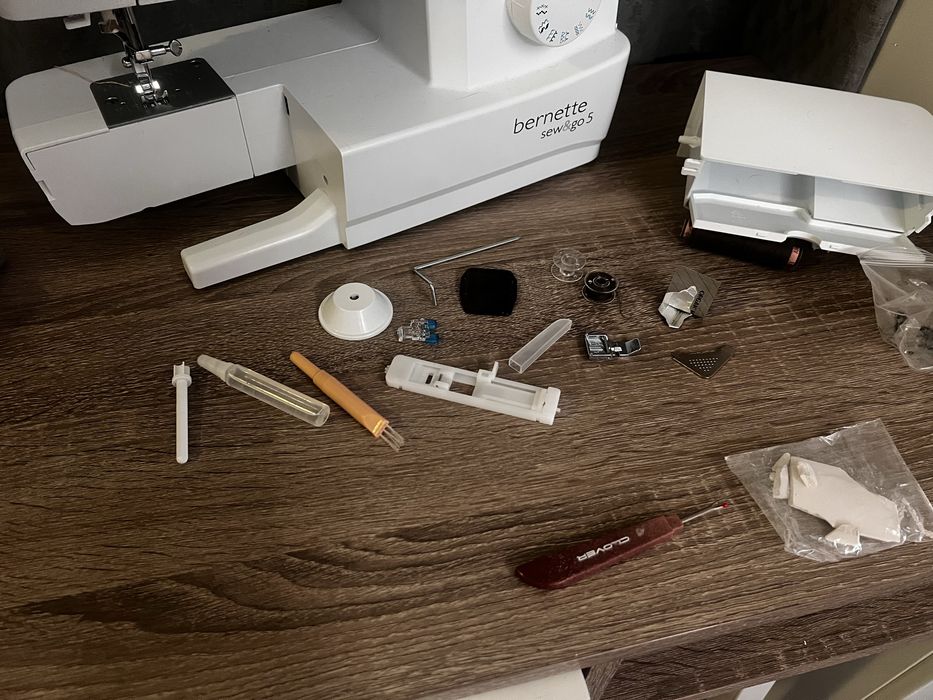 Masina de cusut Bernette Sew & Go 5, aproape nefolosita.
