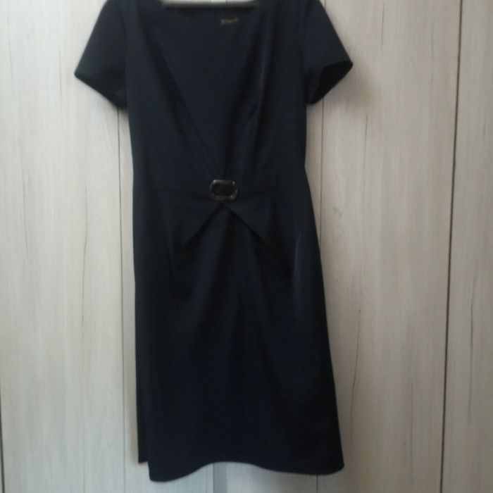 Тъмно синя рокля
