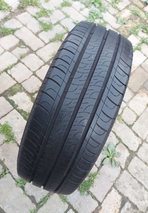O bucată 215/60 R17C vară - una Michelin Goodyear Continental