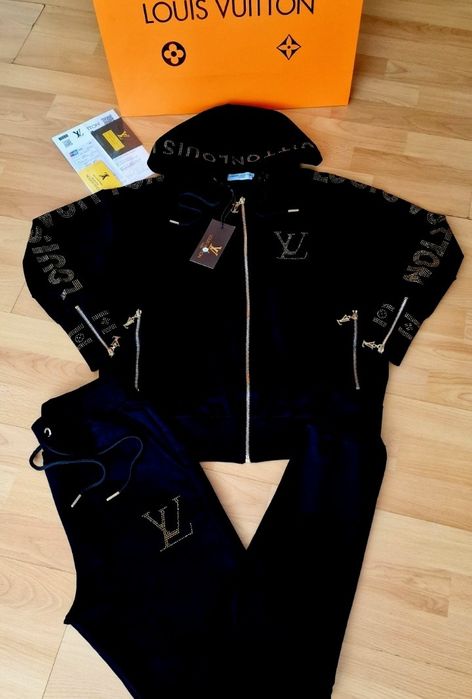Treninguri dama Louis Vuitton,marimi diverse,logo metalic auriu,sacule