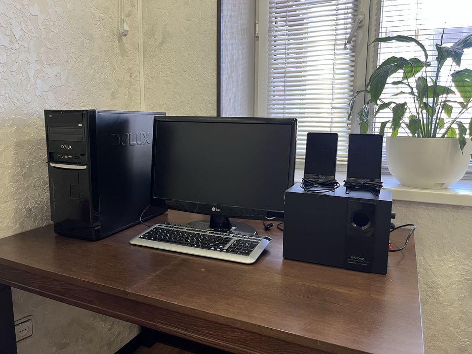 Компьютер LG в полной комплектации в хором качестве.