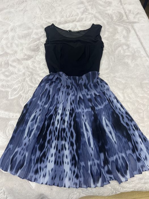 Нови рокли Guess -размер С