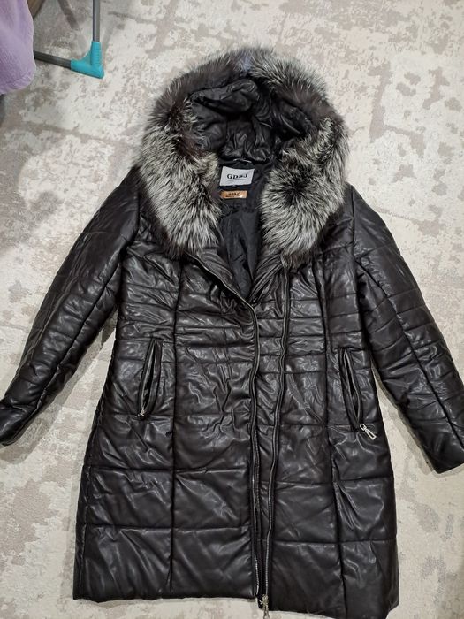 Продам женскую куртку