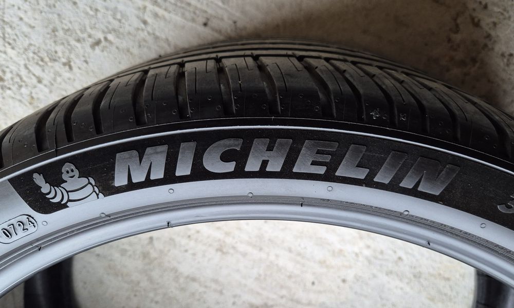 O bucată 305/30 R22 vară - una Michelin