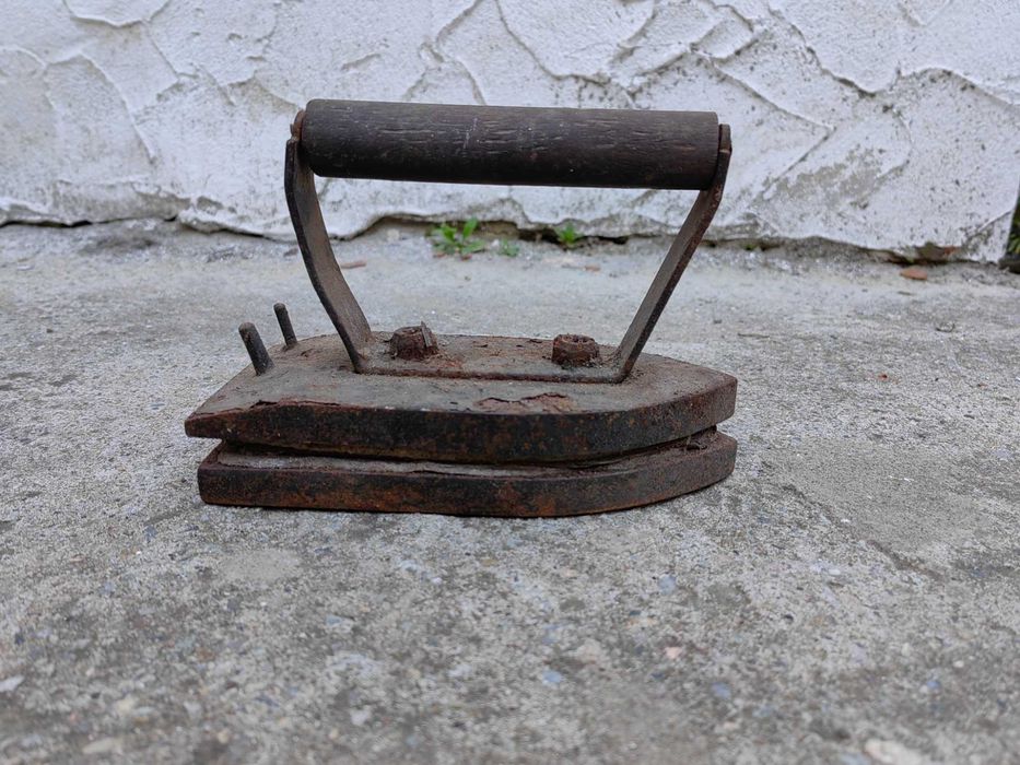 Vand ticlazau/fier de calcat vechi