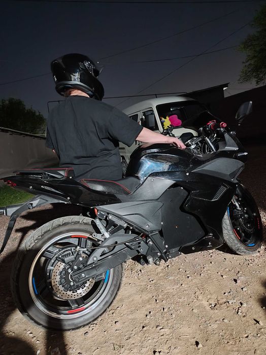 Продается Yamaha r3 2023года Электрический 3000Вт