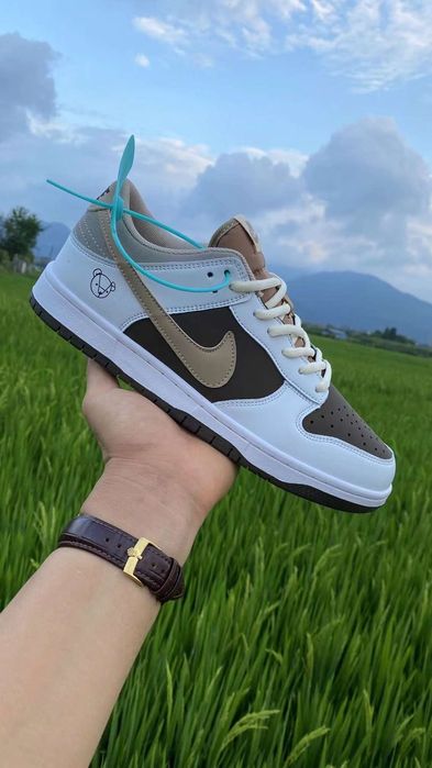 Новые кроссовки.