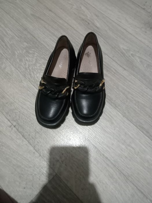 Продается детская обувь