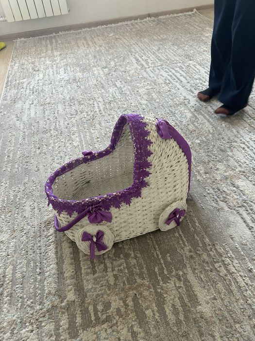 Продам корзину плетенную детскую