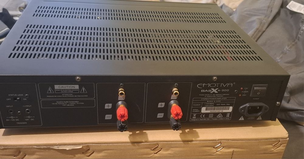 Amplificator de putere 2x300w  Emotiva BasX A-300