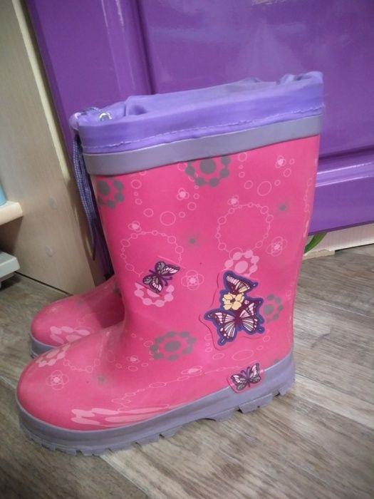 Продам резиновые сапоги 33 размер