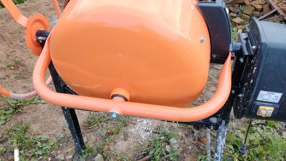 Betoniera 1250W 195 L putin folosita