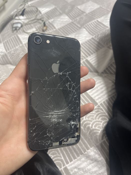 Iphone 8    64 гб.