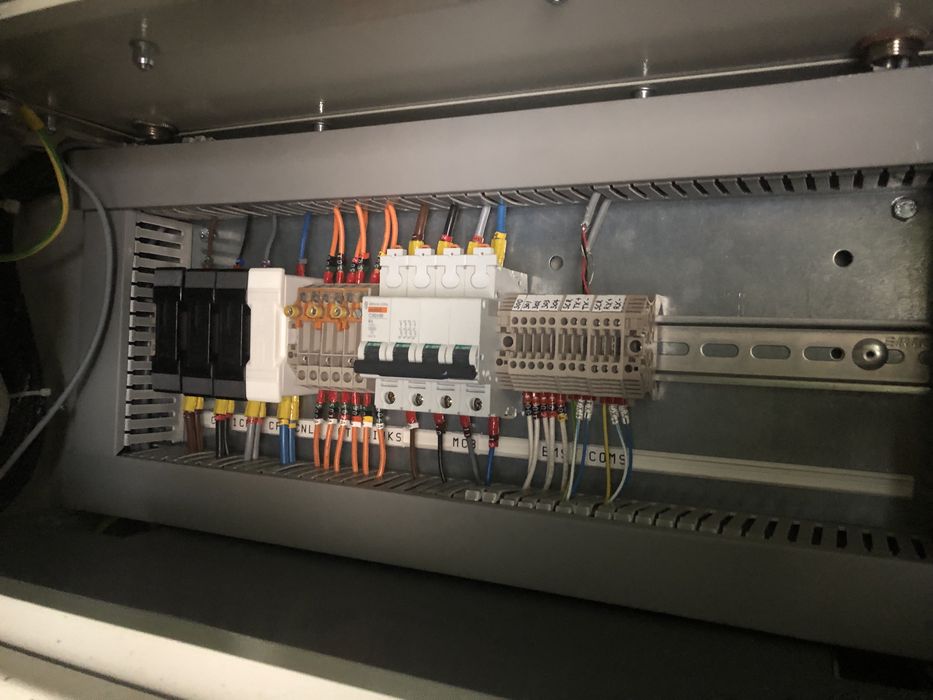 Distribuitoare electrice