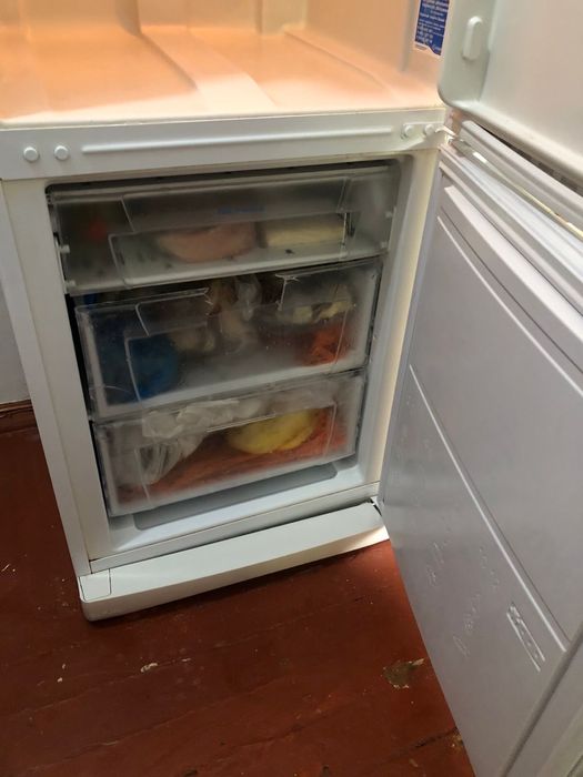 Indesit холодильник продам