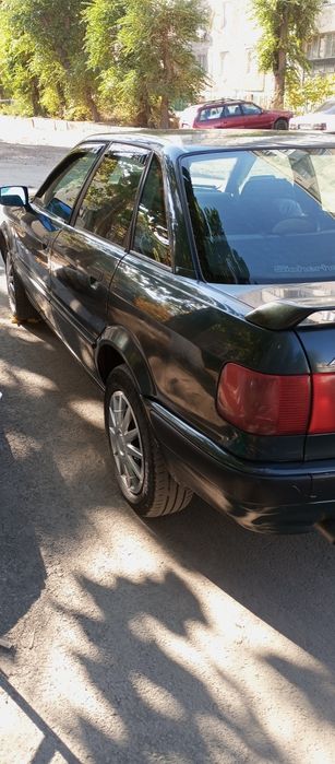 Автомобиль ауди 80 б4