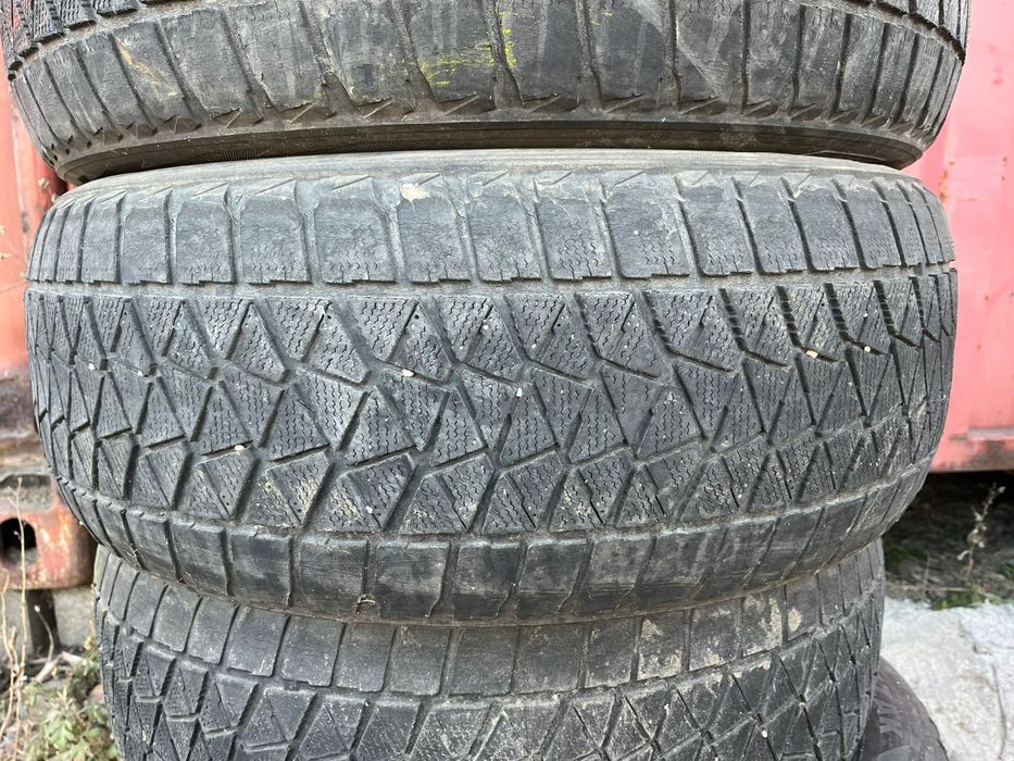 Продам резину, всесезонная, липучка.