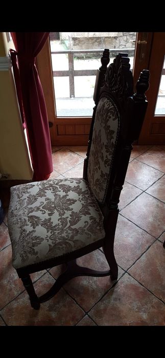 Vând masă cu 6 sau 8 scaune din lemn masiv stejar