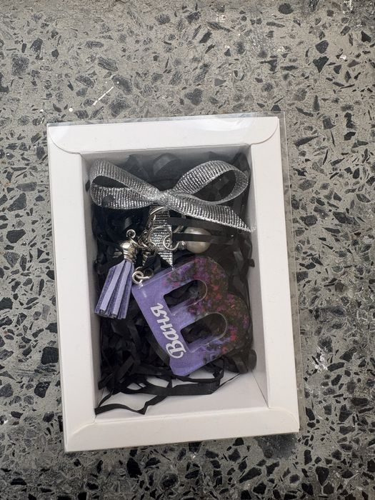 Ръчно изработени ключодържатели с избор на цвят, буква и име.