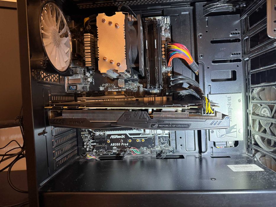 Sistem gaming Serioux AMD Ryzen 5 1600X (3,60 GHz), GTX 1070 8GB GDDR5, 32GB DDR4, HDD 1TB+SSD240GB Monitor Iiyama