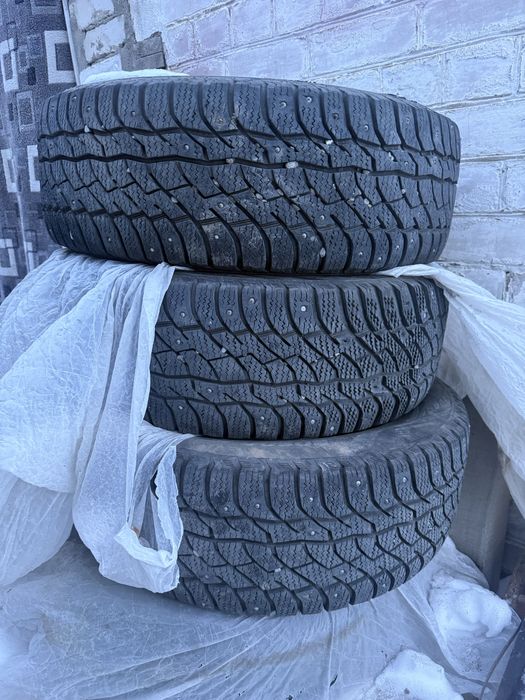 Продам зимние шины комплект