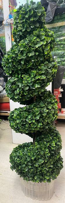 Suniy gazon va zabor