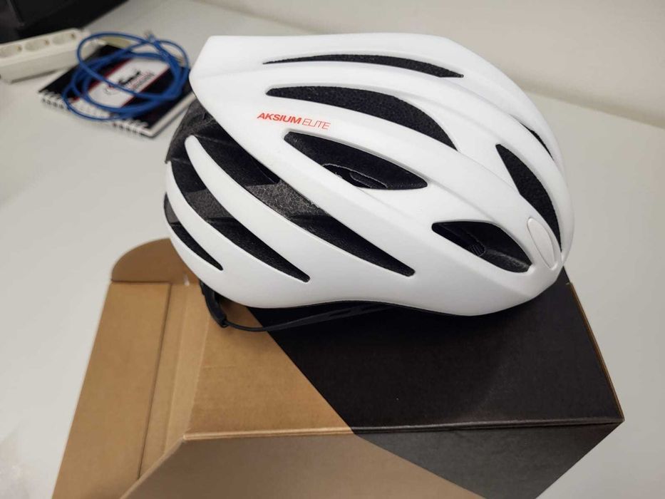 Vand casca Mavic ,S,noua