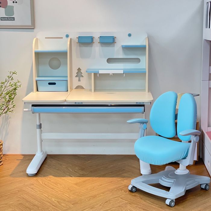Bolalar uchun ergonomik parta va stul komplekti