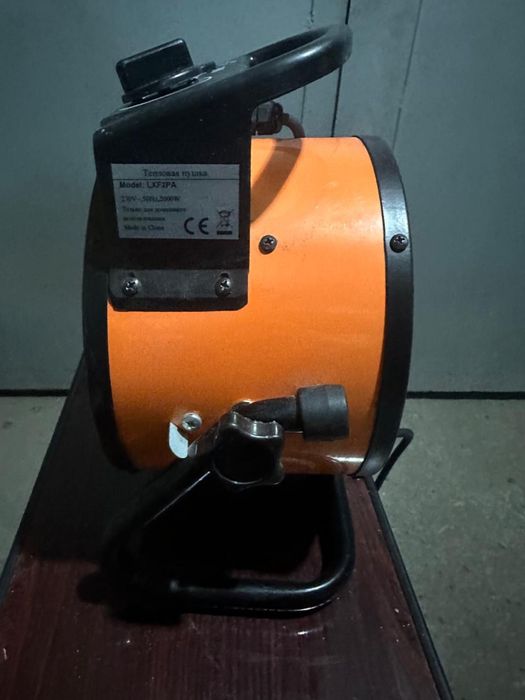 Обогреватель /тепловая пушка мощность 2000 ВВат