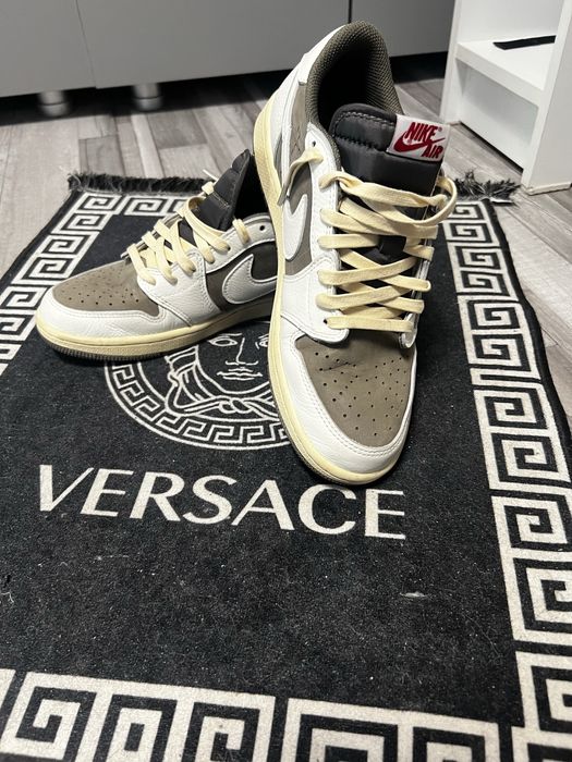 Jordan 1 travis scott