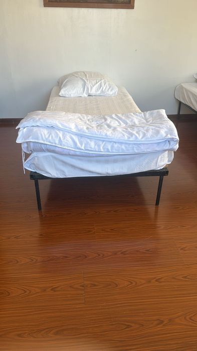 Продам кровати с матрасами