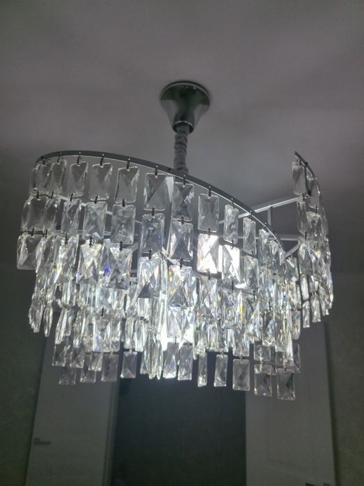 Продам люстру .  .