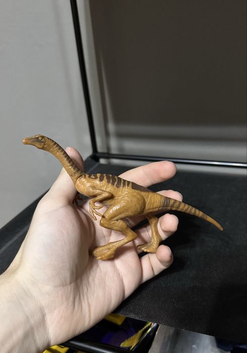 Dinozauri Jurassic World Indominus si Loturi de dino