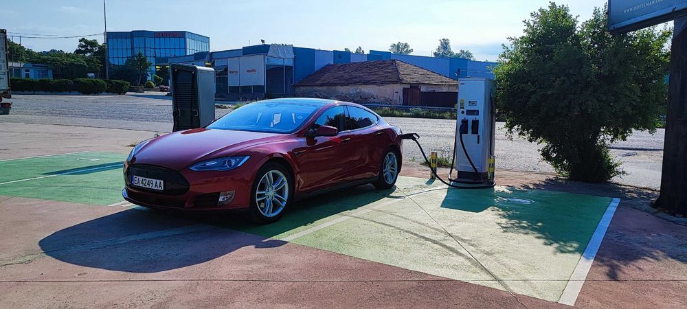 Tesla Model S 85D Small Rear engine