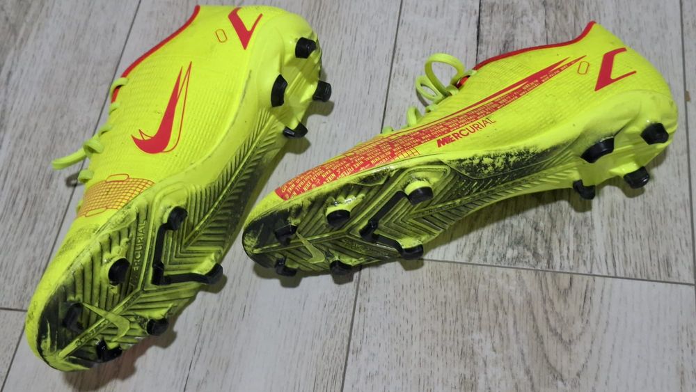 Ghete de fotbal Nike Mercurial