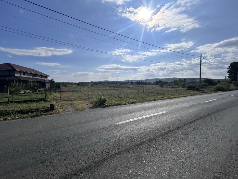 Teren intravilan în zonă rezidențială – 1.200 mp, gaze, apă , curent și iluminat public