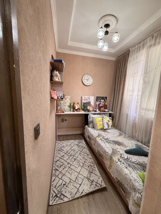 Чиланзар 7 квартал !!!3х комнтная квартира переделанна в 4х комнатнаю.