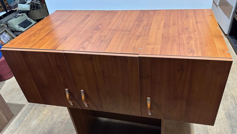 Dulap suprapozabil cu 3 usi; Dulap cu spatii de depozitare; Comoda