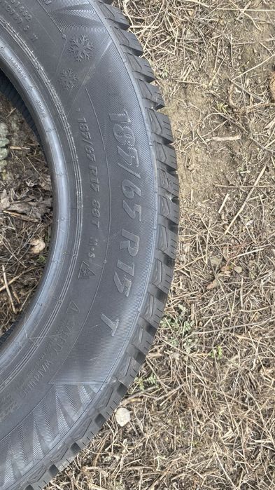 Срочно продам зимние шины