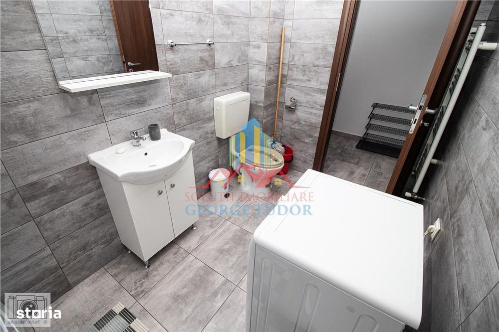 Apartament 2 camere total decomandat + parcare privata, Str. Acvilei 4