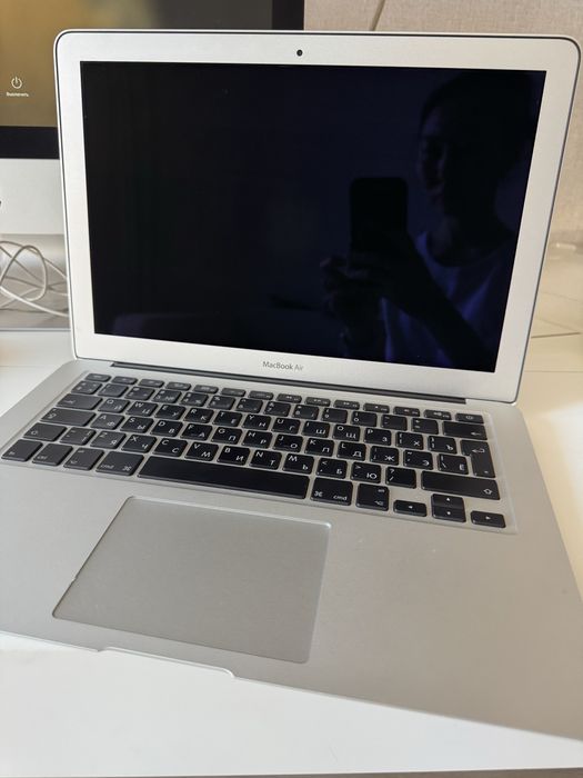Продам Apple MacBook Air
